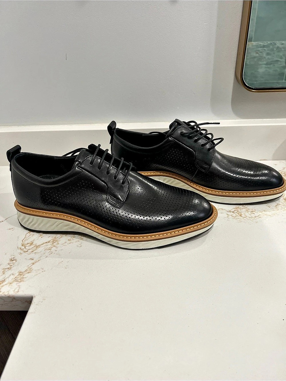 ECCO 2nd Cozmo Leather-Look Oxfords US 7.5 Like New
